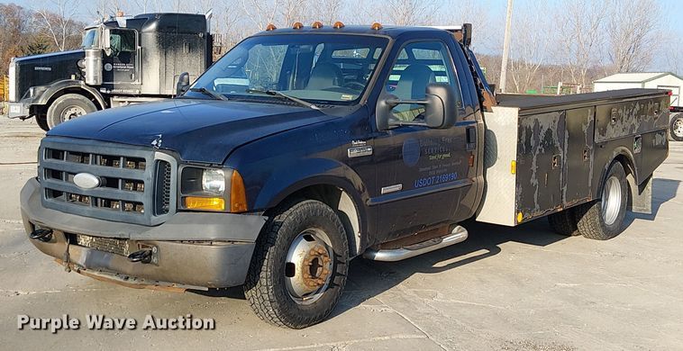 2006 Ford F350 Super Duty utility bed pickup truck - FK0801