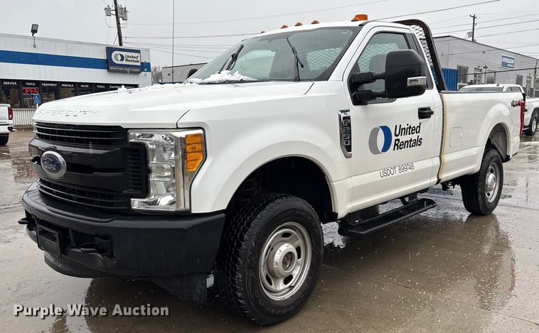 2017 Ford F250 Super Duty XL pickup truck - FK1038