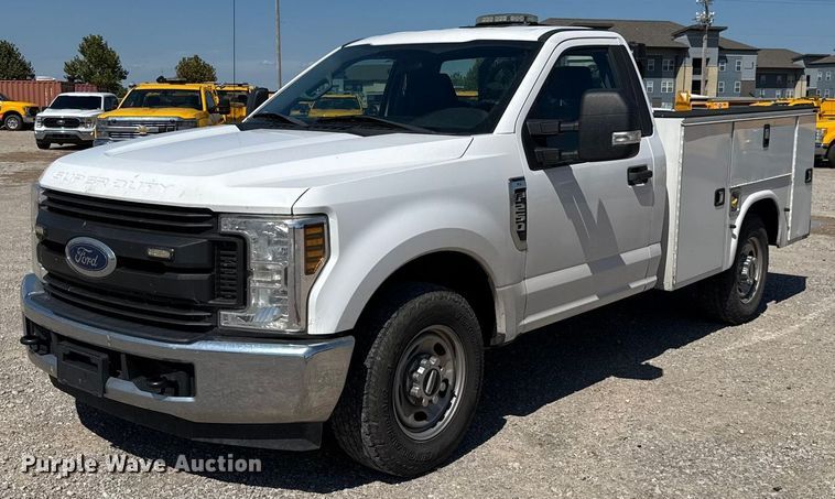 2019 Ford F250 Super Duty utility bed pickup truck - GH9358
