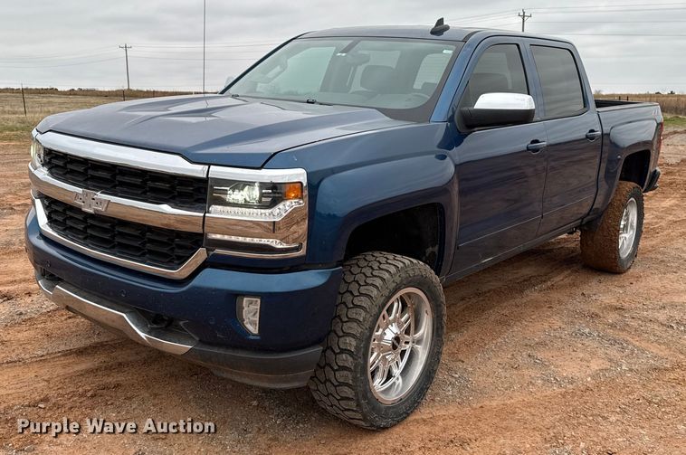 2018 Chevrolet Silverado 1500 Crew Cab pickup truck - HI9399