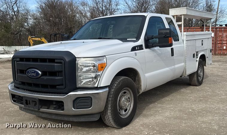2015 Ford F350 Super Duty SuperCab utility bed pickup truck - NB9010
