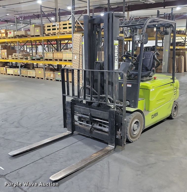 Clark GEX30 forklift - NO9809