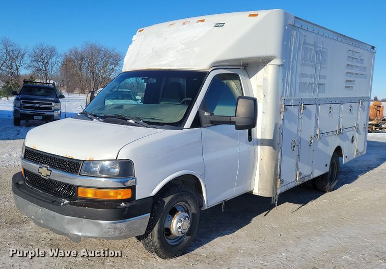 2010 Chevrolet  Express G3500 delivery van - NO9814