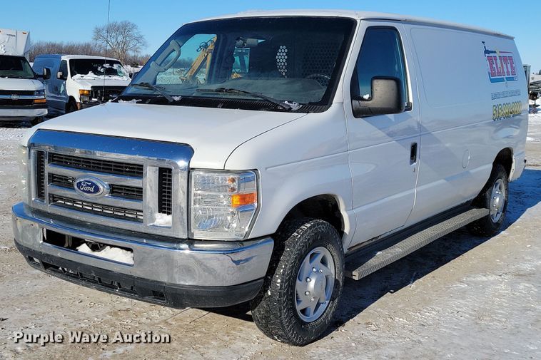 2013 Ford E250 van - NO9815