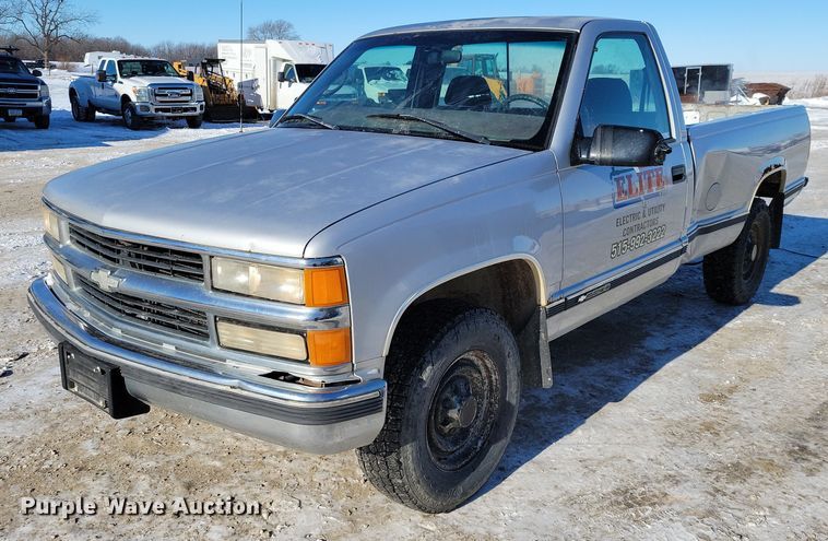 1997 Chevrolet  C2500 pickup truck - NO9816