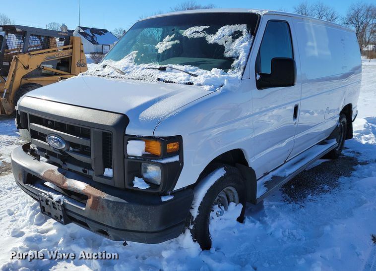 2012 Ford E250 van - NO9819
