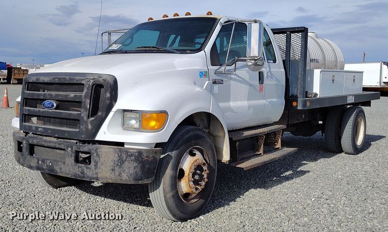 2004 Ford  F650 SuperCab flatbed truck - YA1591