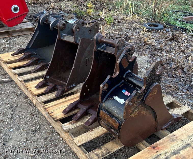 (4) excavator buckets - DK0162