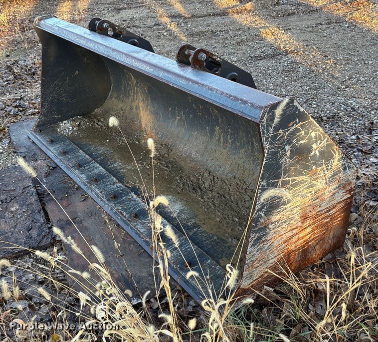 93" W backhoe bucket - DK0167