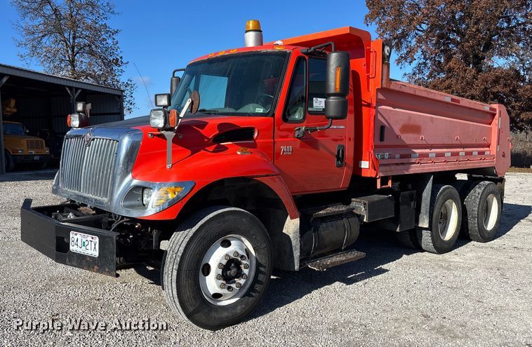 2005 International 7400 dump truck - DK0224