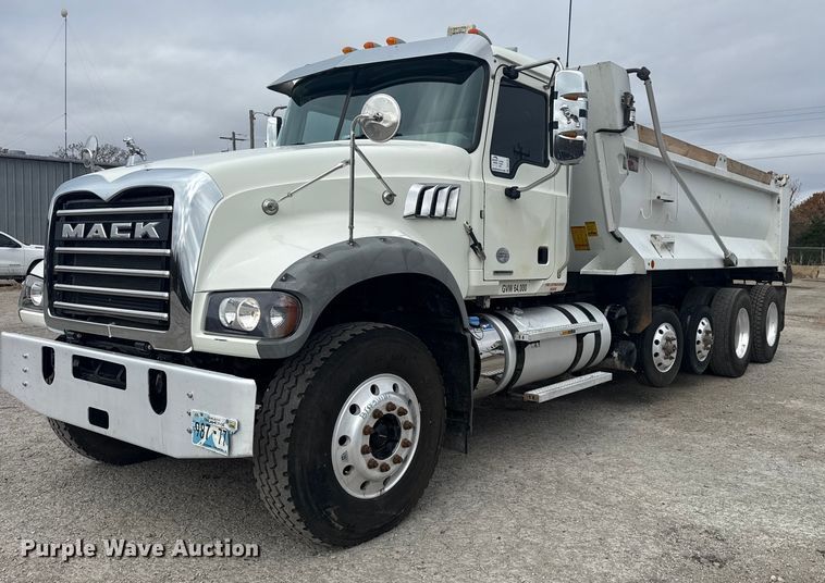 2019 Mack Granite dump truck - DQ4138