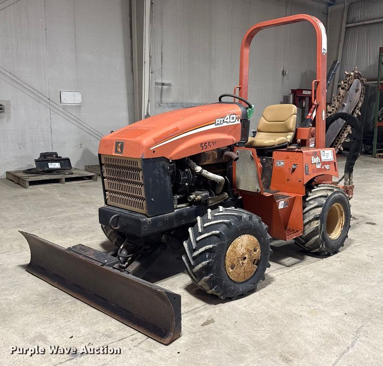 2004 Ditch Witch RT40 trencher - DQ4164