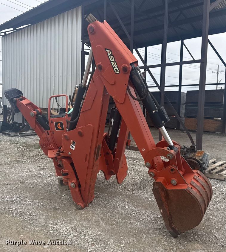 2009 Ditch Witch a920 backhoe attachment - DQ4165