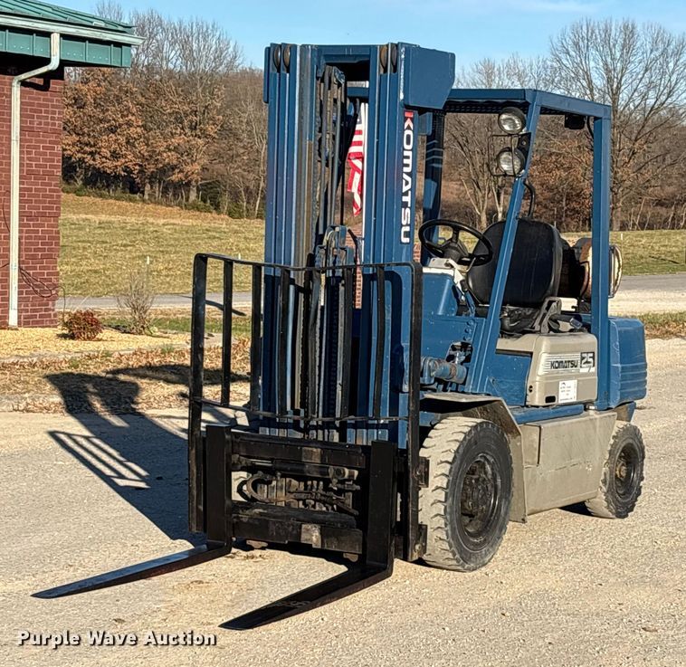 Komatsu FG25T 11 forklift - DT0009