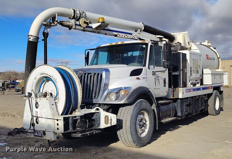 2009 International 7400 hydrovac truck - DT0796