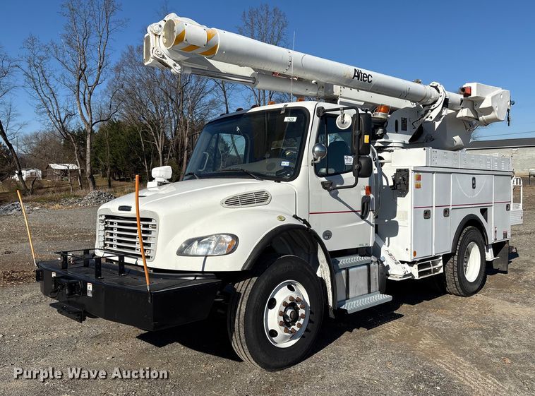2017 Freightliner Business Class M2 bucket truck - DT2763