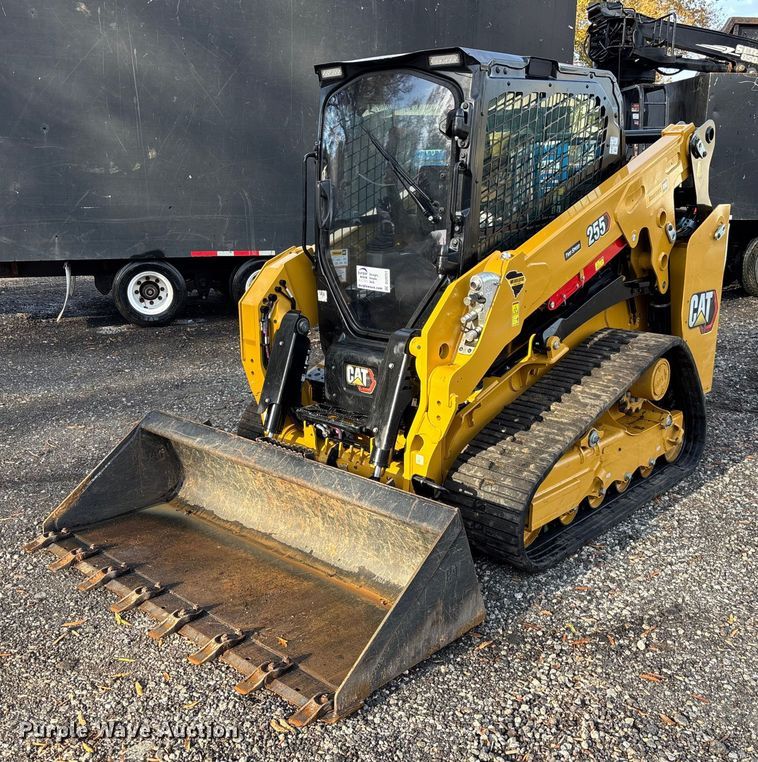 2025 Caterpillar 255 tracked skid steer loader - DU0251