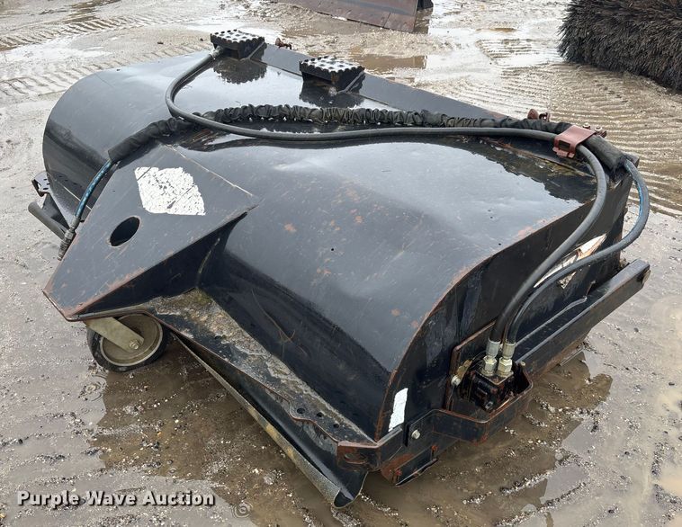 Skid steer sweeper - DU0310