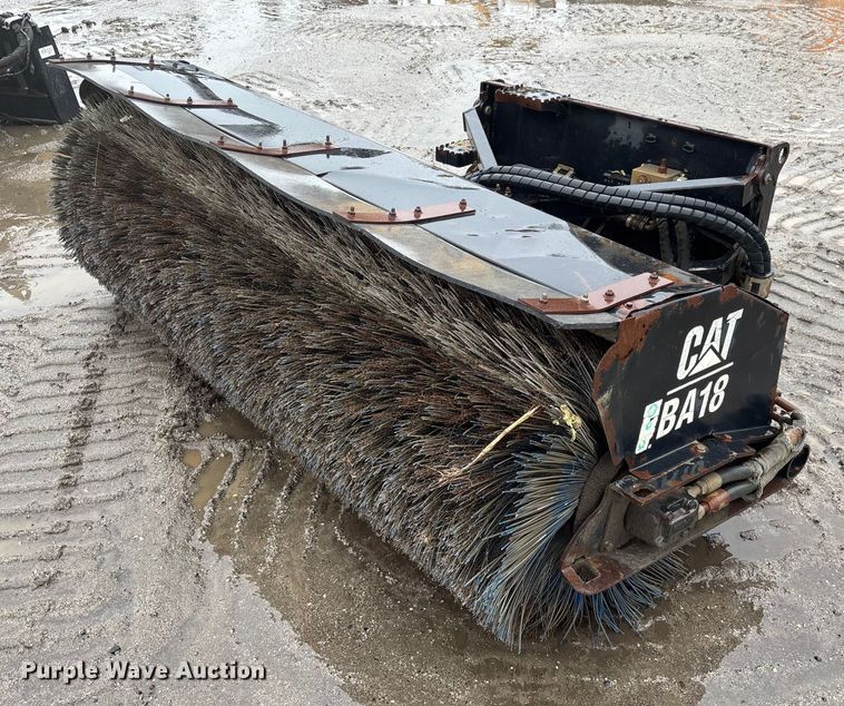 Caterpillar BA18 skid steer broom - DU0314