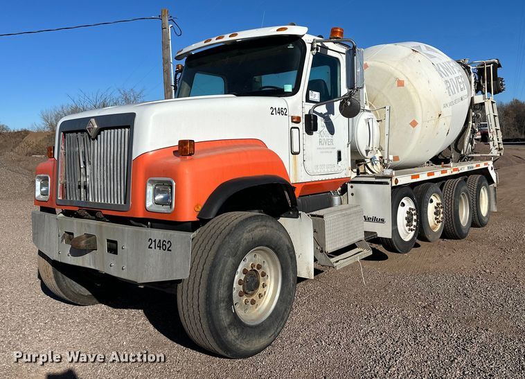 2002 International 5500i ready mix truck - DW4340