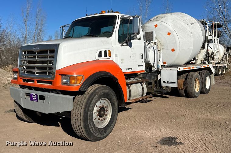 2004 Sterling L9500 ready mix truck - DW4347