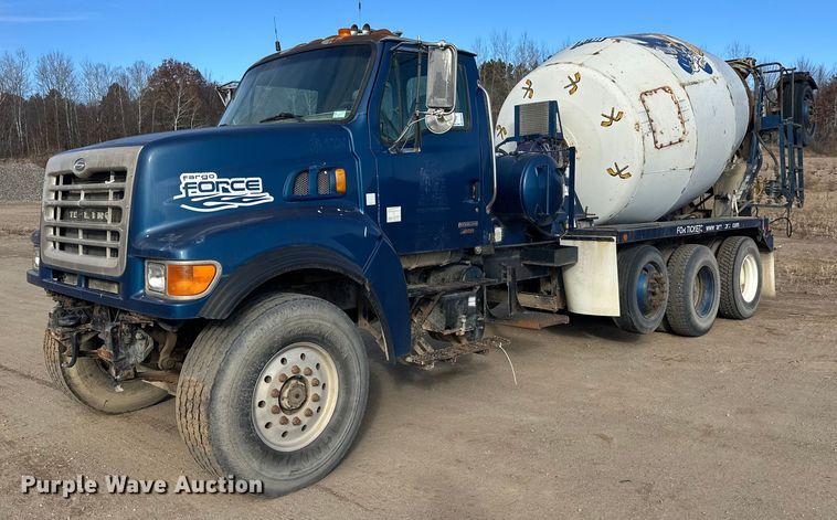 2003 Sterling L-Line ready mix truck - DW4349