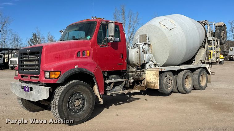 2007 Sterling L9500 ready mix truck - DW4370
