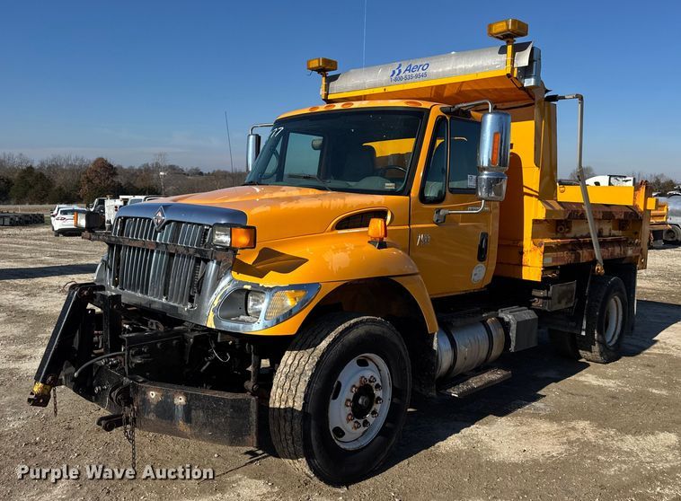 2006 International 7400 dump truck - DW6703