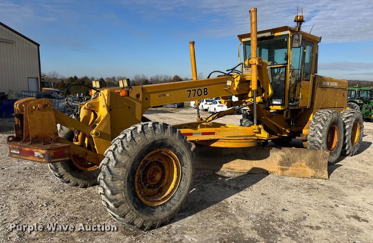 1992 John Deere 770B motor grader - DW6713