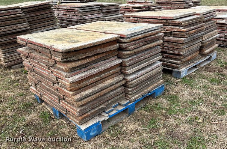 Approximately 70 3' H concrete forms - DW7357