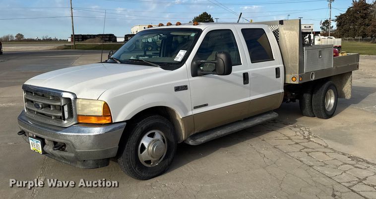 2001 Ford F350 Super Duty Crew Cab flatbed pickup truck - EA2074