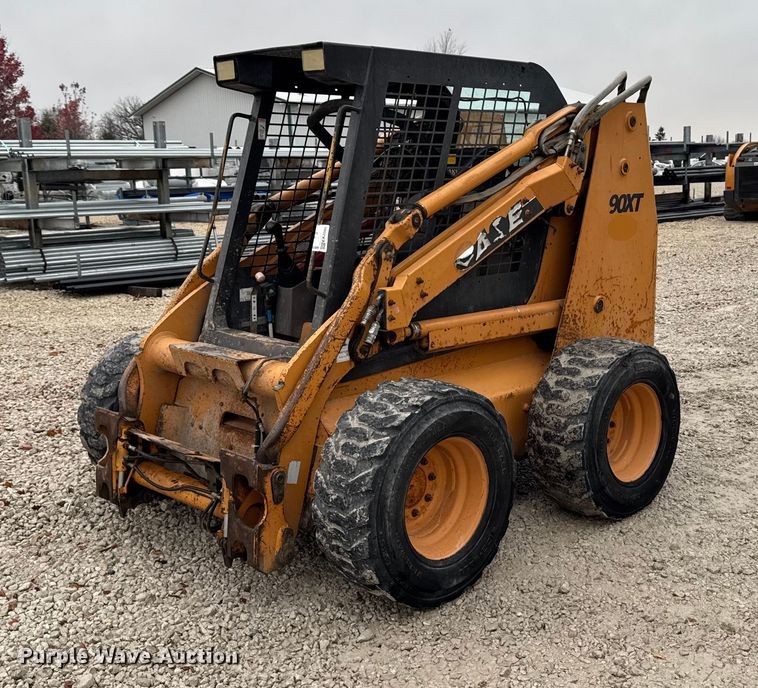 2004 Case 90XT skid steer loader - EA2085