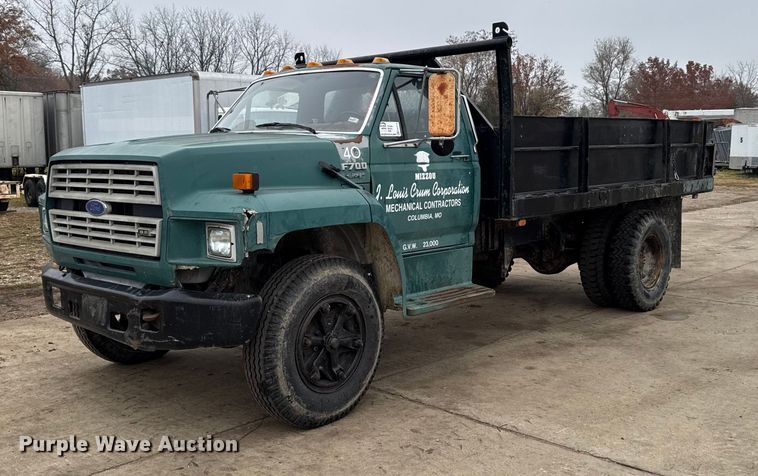 1994 Ford F700 dump truck - EA2112