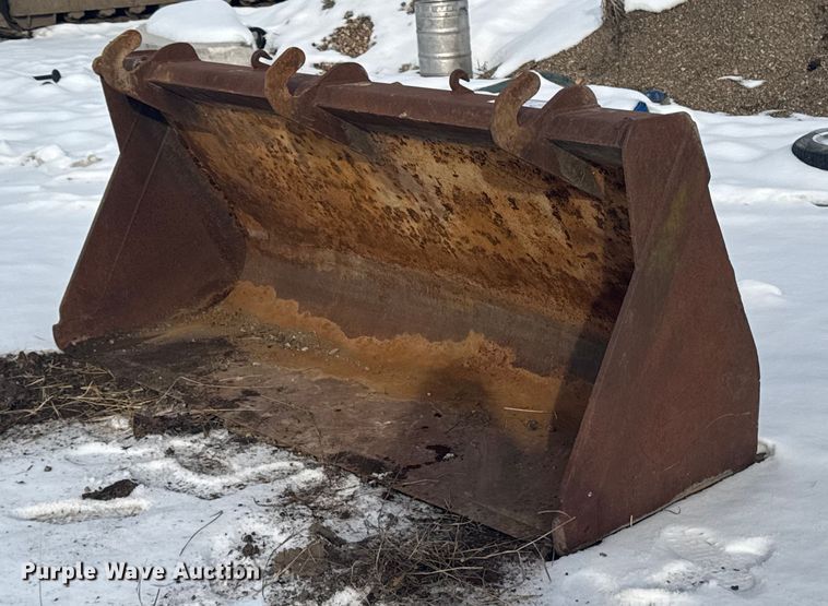 92" W wheel loader bucket - EA2147