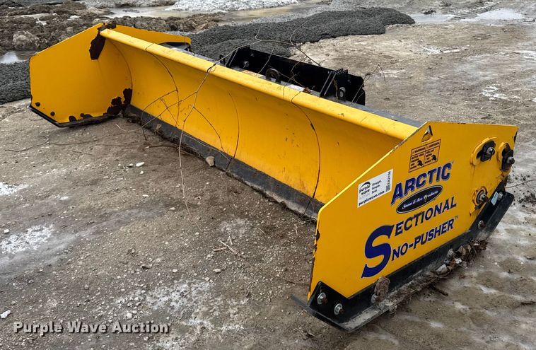 Arctic 10.5 LD skid steer snow pusher - EA2156