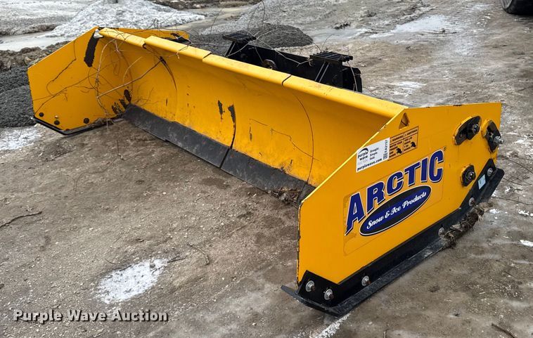 Arctic 10.5 LD skid steer snow pusher - EA2157