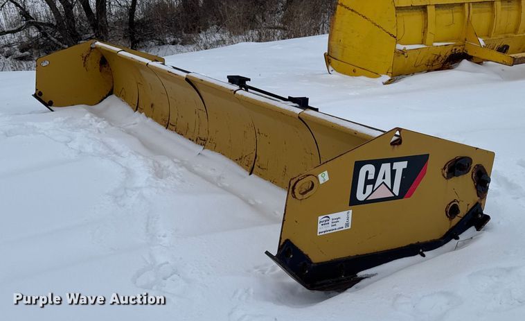 Caterpillar 181" W skid steer snow pusher - EA2170