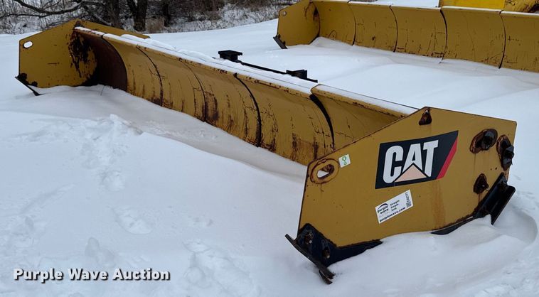 Caterpillar 181" W skid steer snow pusher - EA2171