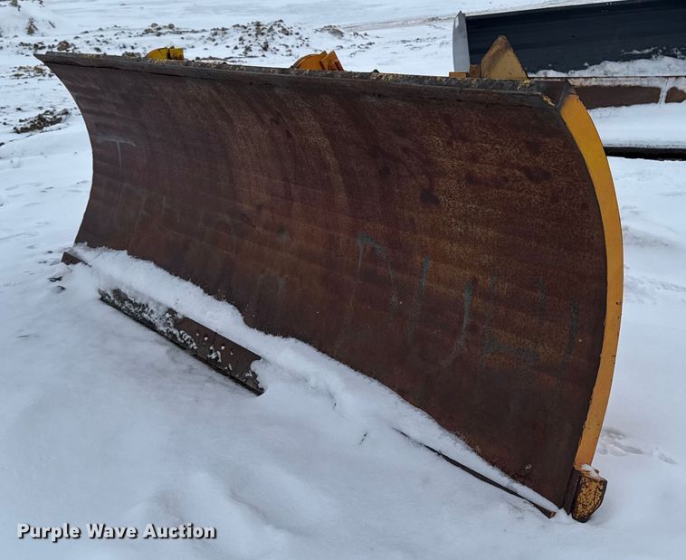 144" W skid steer snow plow - EA2176