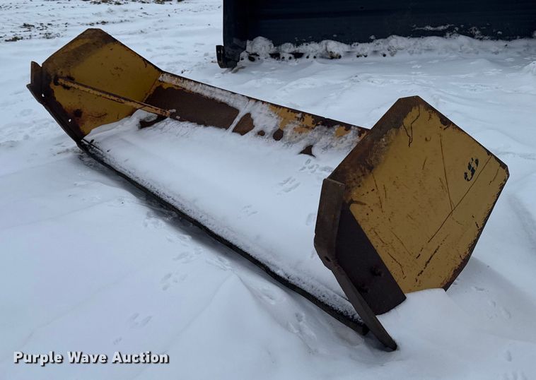 118" W skid steer snow pusher - EA2177