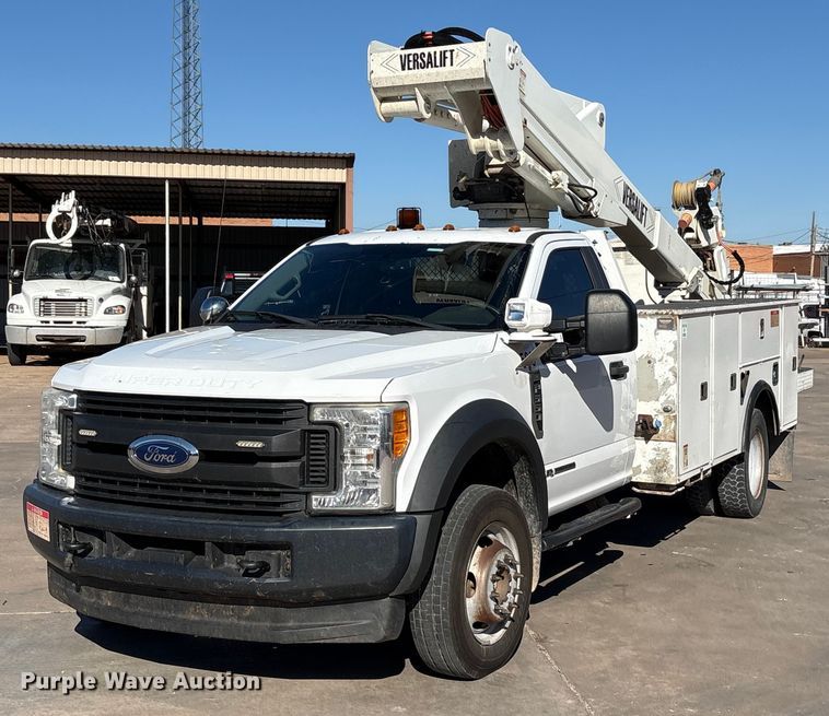 2017 Ford F550 Super Duty bucket truck - EA7822