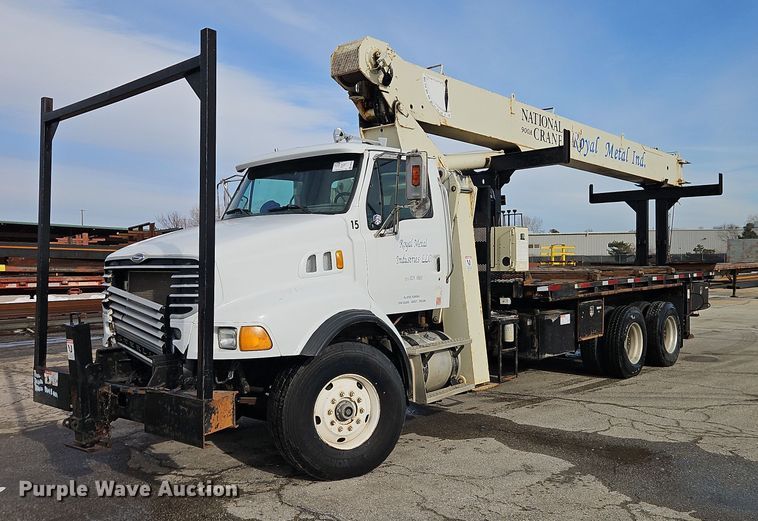 2005 Sterling Truck L9500 Series crane truck - EB8455