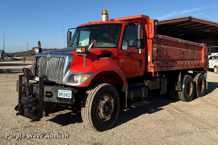 2005 International 7500 dump truck - EC4474