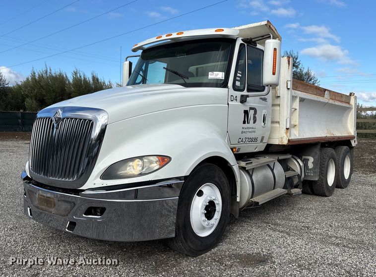 2009 International LF627 dump truck - EC8140