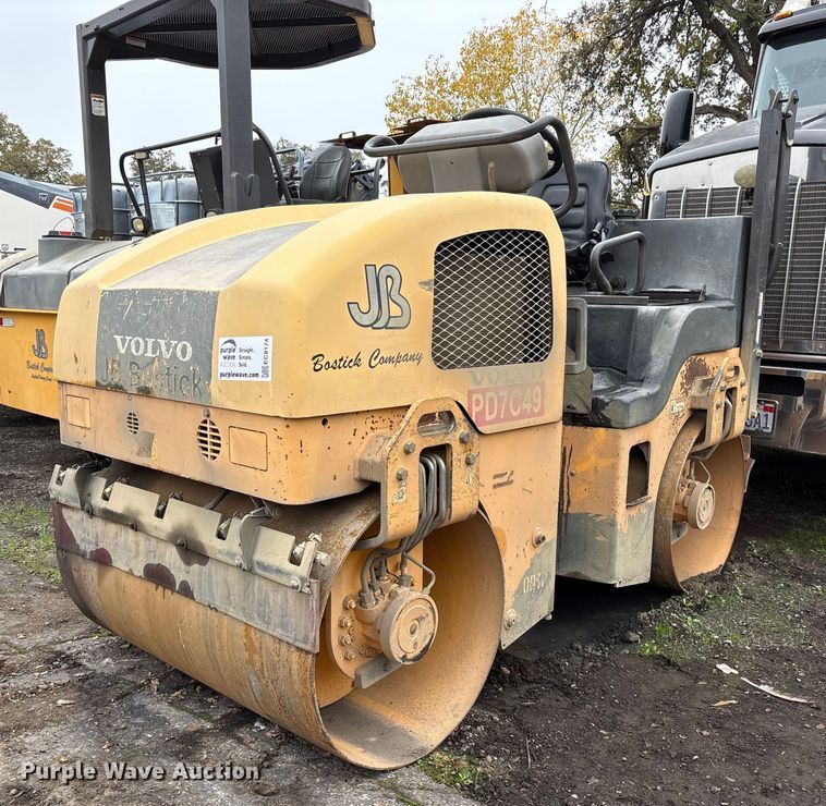 Volvo DD31HF double drum vibratory roller - EC8174