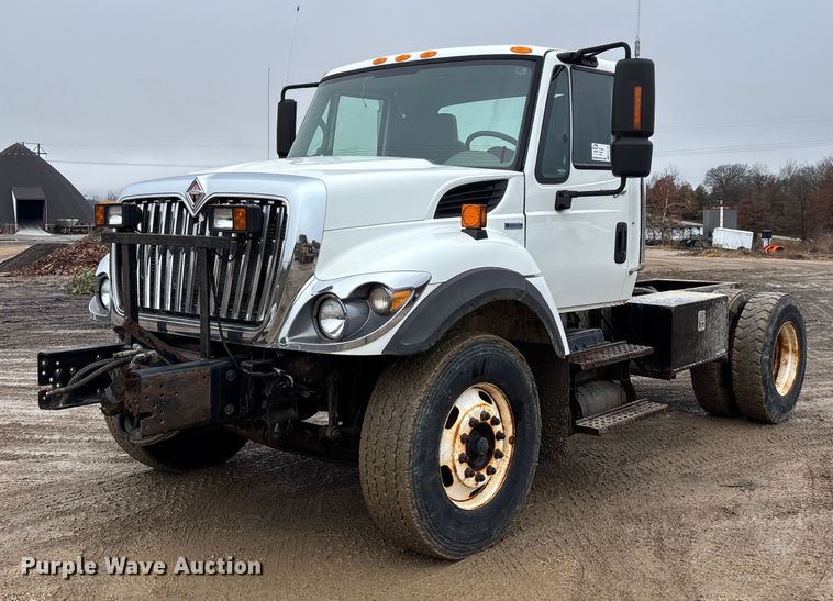 2009 International WorkStar 7500 truck cab and chassis - ED2409