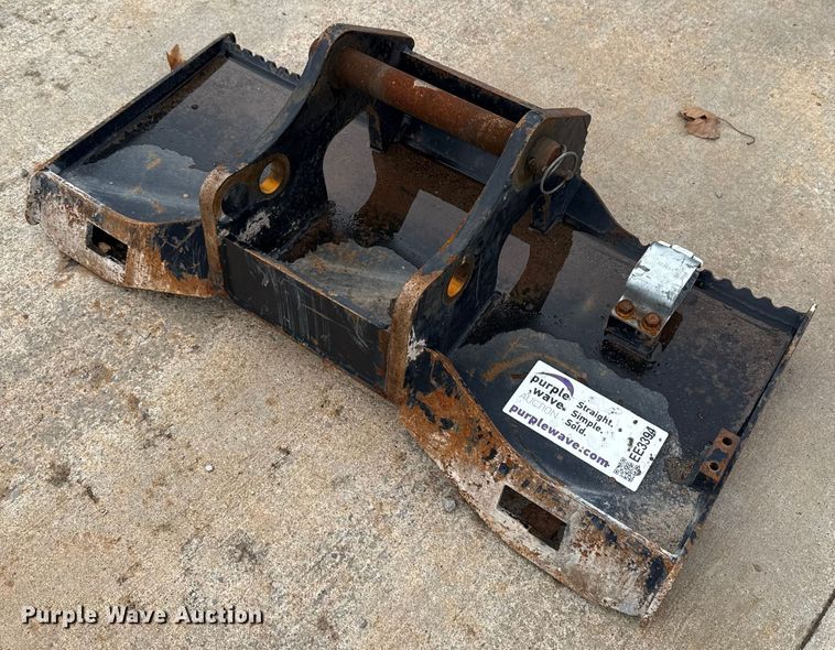 Excavator plate attachment - EE3394