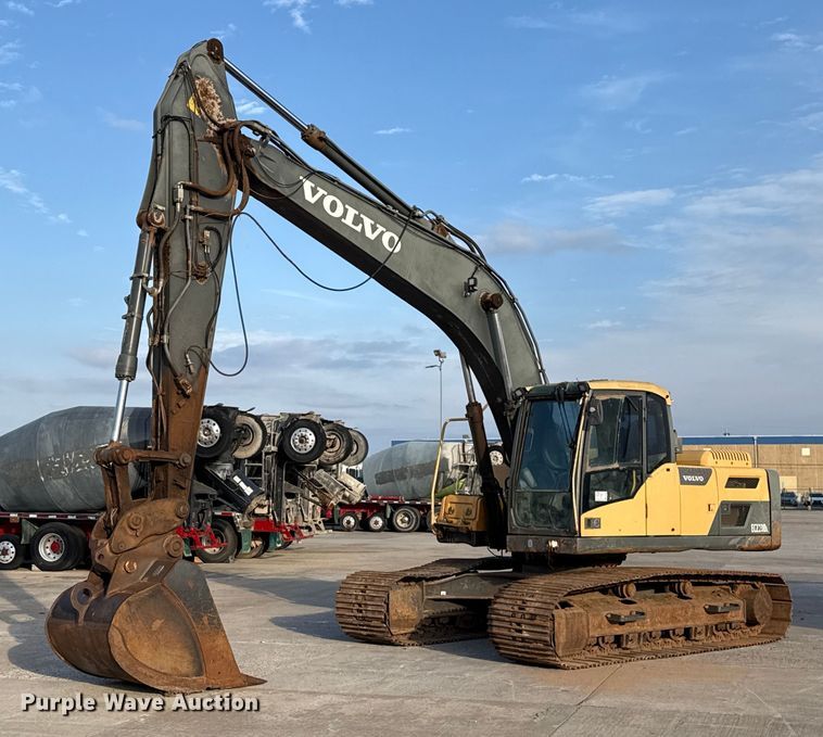 2013 Volvo EC220DL excavator - EE3404