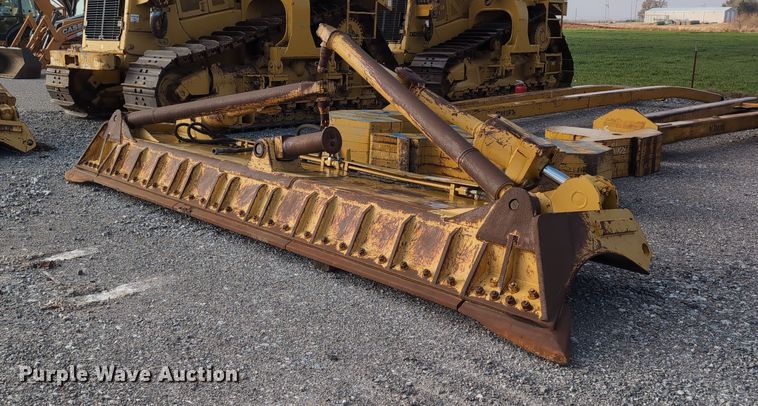Caterpillar D8-A dual tilt dozer blade - EE4469