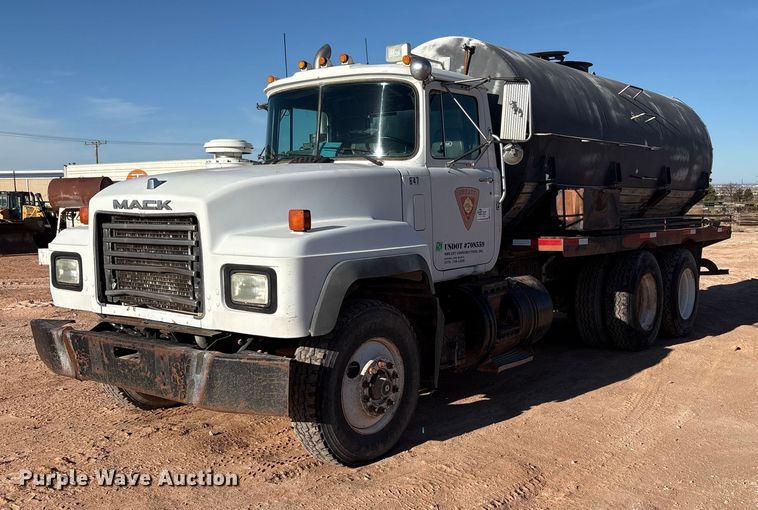 2002 Mack RD water truck - EF6244